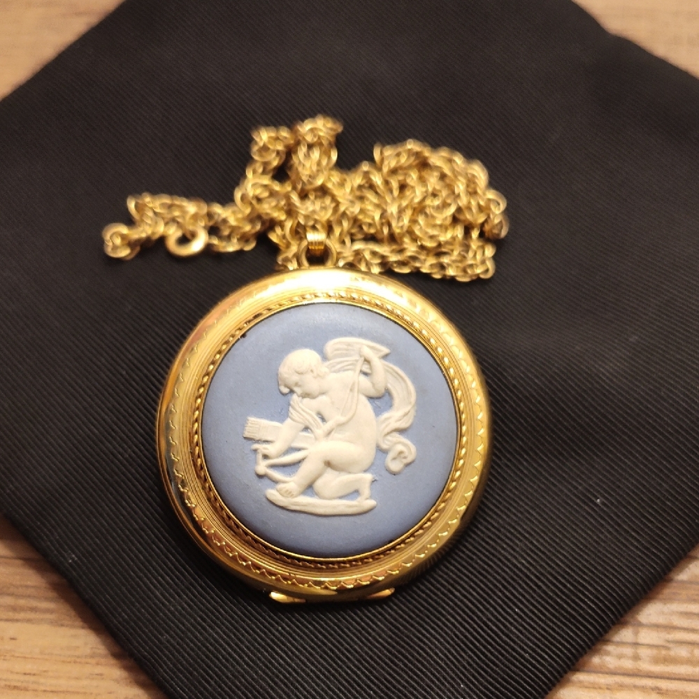Vintage Van Dell 1/20 12K Gold-Filled Porcelain Cameo Locket Necklace